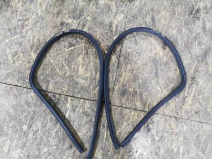 Уплотнительная резинка боковой двери J210G