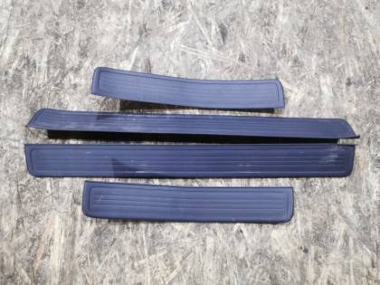 Накладка на порог салона RE4