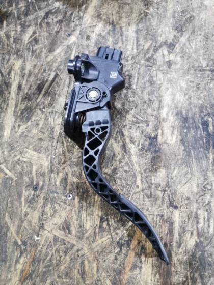 Педаль газа CW6W