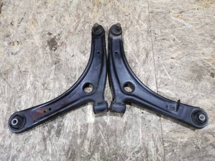 Рычаг подвески нижний CW6W