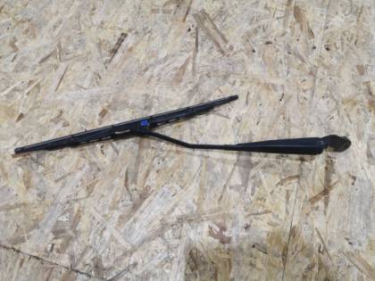 Дворник двери багажника MCU15