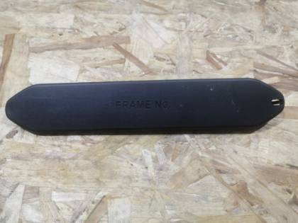 крышка номера кузова MCU15