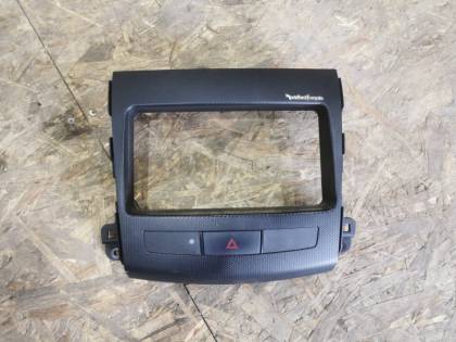 Рамка магнитолы CW6W