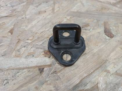 Петля замка багажника PNT30