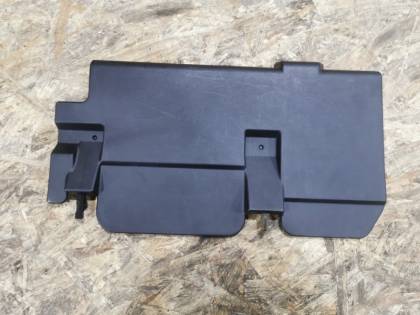 Накладка под бардачок S50