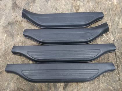 Накладка на порог салона RA6