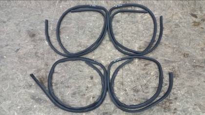 Уплотнительная резинка боковой двери GA3W