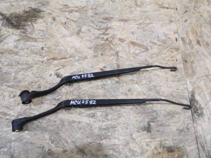 Держатель щетки стеклоочистителя MCU25