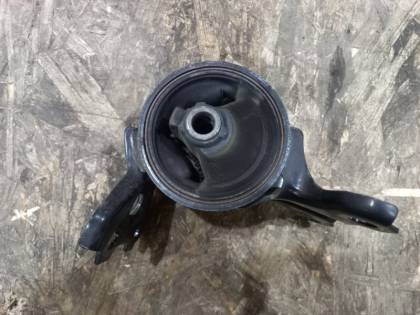 Подушка двигателя левая GA3W