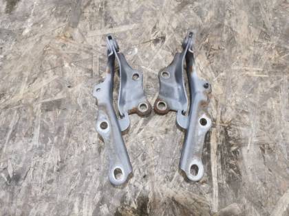 Петля капота MCU25