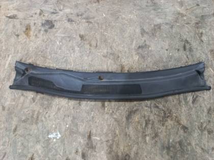 Решетка под лобовое стекло MCU25