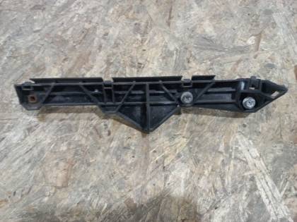 Крепление бампера MCU25