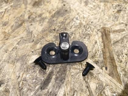 Петля замка багажника 5NCTH