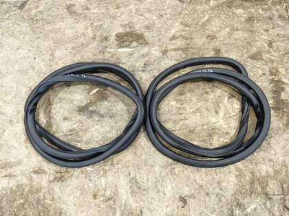 Уплотнительная резинка боковой двери 5NCTH