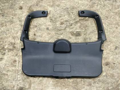 Обшивка двери багажника NF15