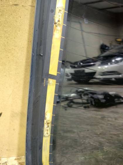 Стекло заднее