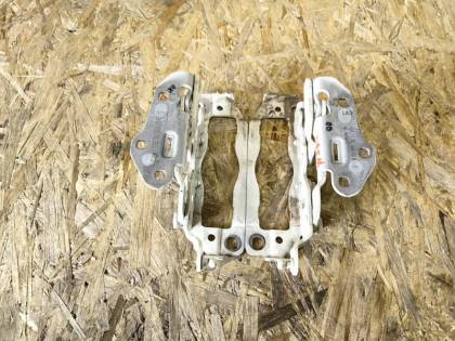 Петля капота 204048