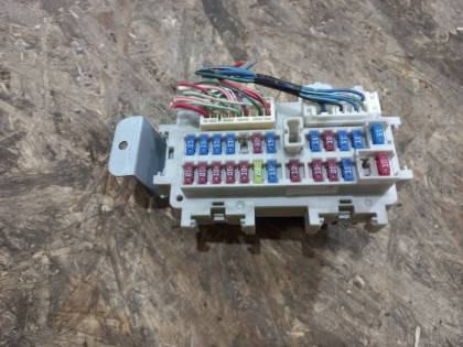 Блок предохранителей салонный S50