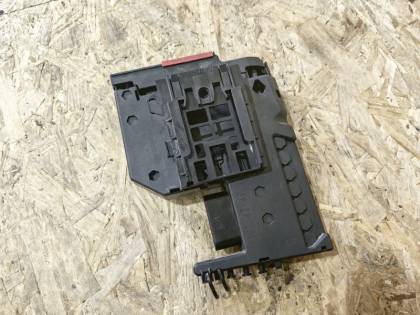 Блок предохранителей 204048