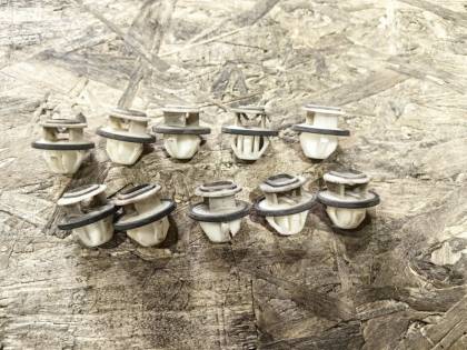 Клипса порога 204048