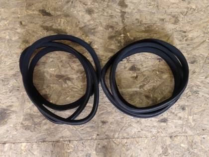 Уплотнительная резинка боковой двери 204048