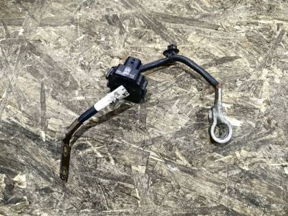 Клемма аккумулятора минус S51