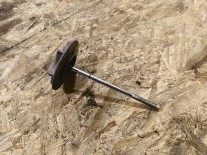 Болт крепления запасного колеса S51