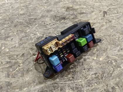 Блок предохранителей под капот ACU15