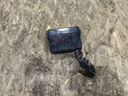 Блок предохранителей под капот S50